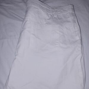 Stella Parker Women Crisp White Shorts with Button Detail Size 16